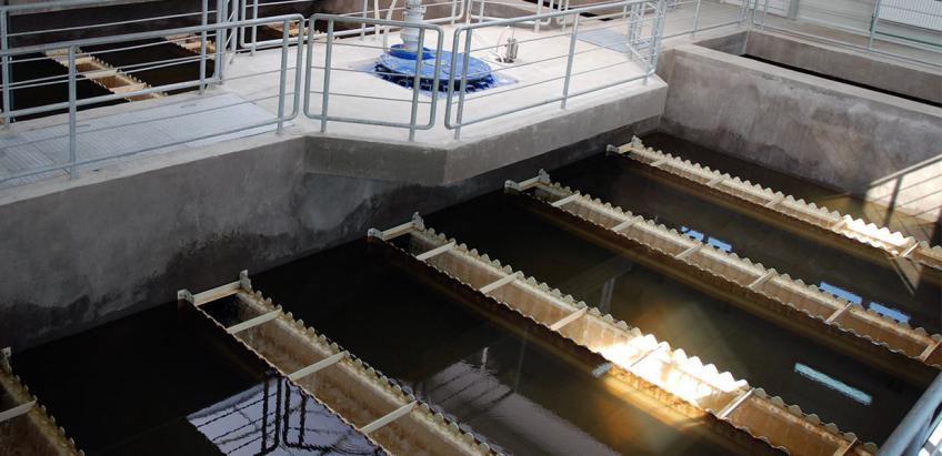 Proven and adaptable sludge-clarifier technology for municipal and industrial use.